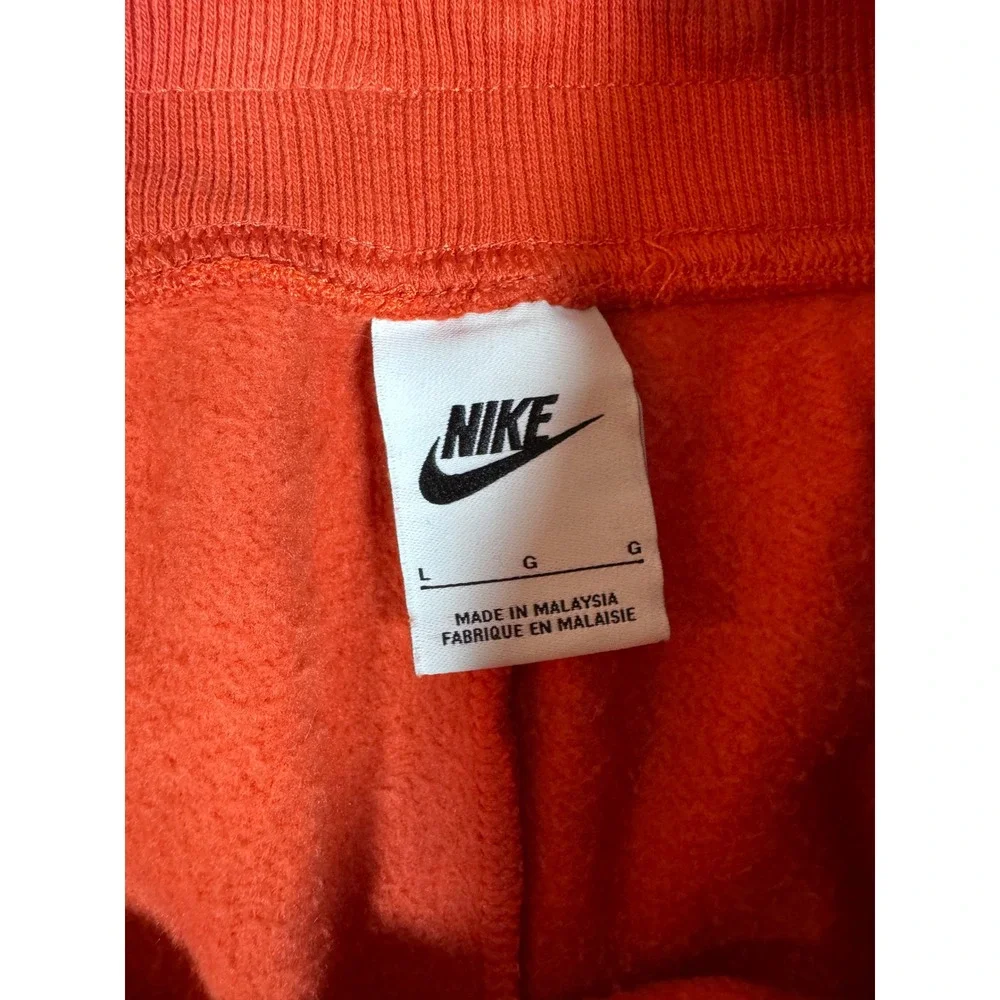 Nike sportswear essential